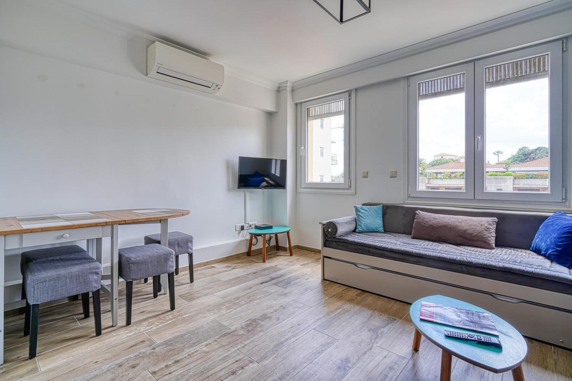 Le Marignan Apartment Кан Екстериор снимка